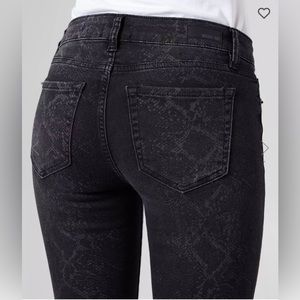 NWT - Miss Me Mid Rise Skinny Stretch Jean - Black Snakeprint - SZ 27